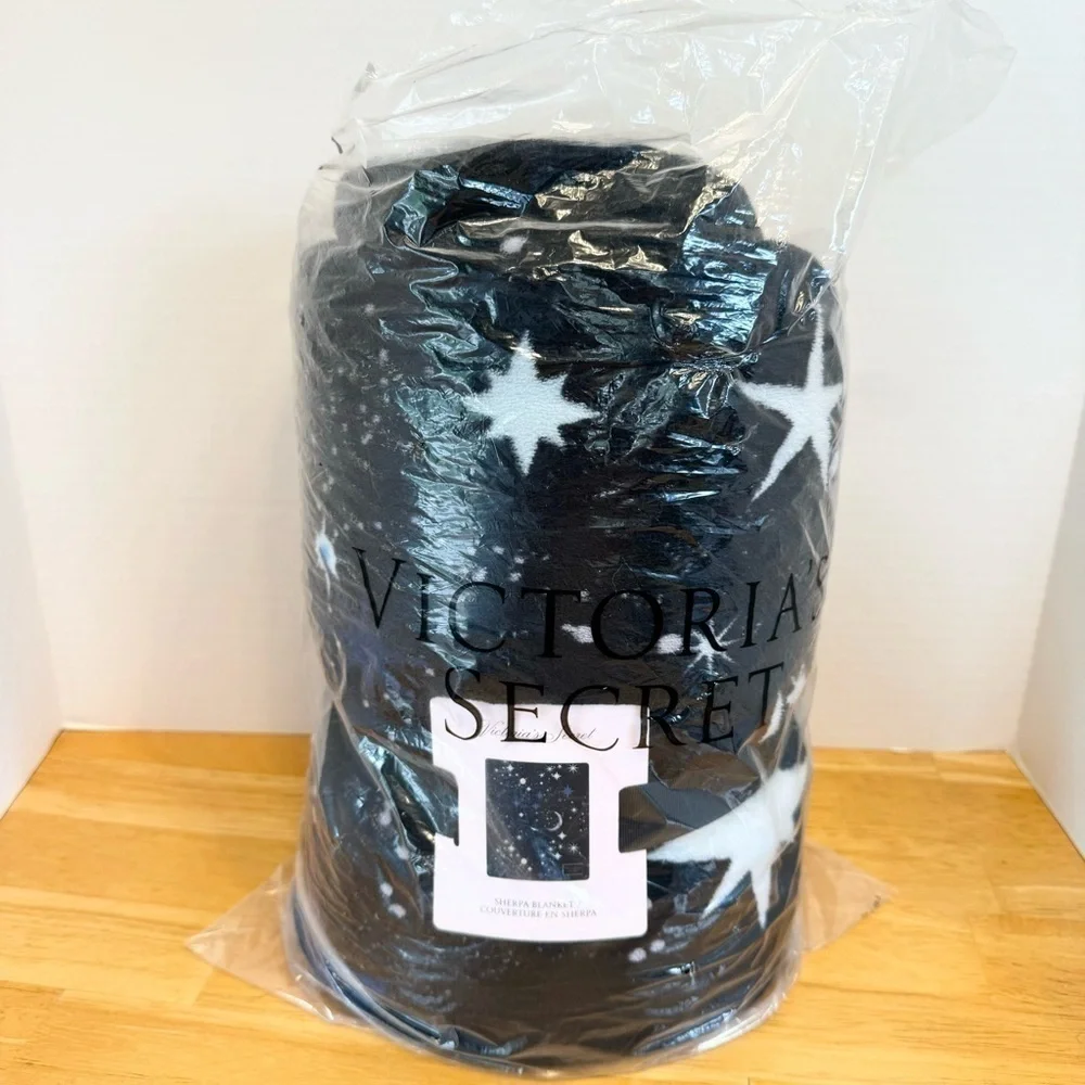 New Victory Secret blanket black with star